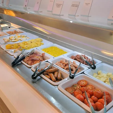 内斯特酒店 4* 圣纳帕